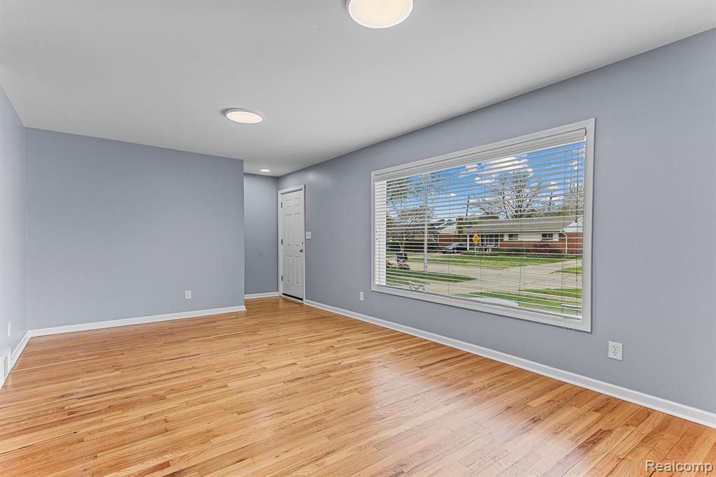451 DARWIN Street, Westland, MI 48186 — Photo 19