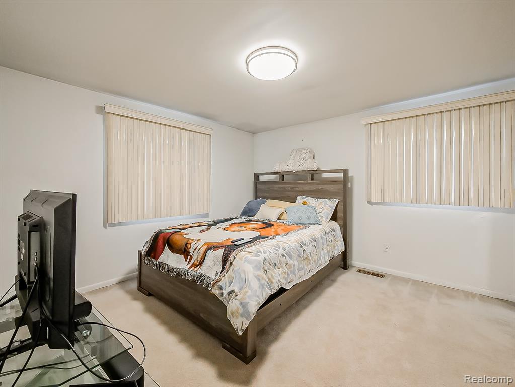 16870 Shaftsbury Avenue, Detroit, MI 48219 — Photo 22