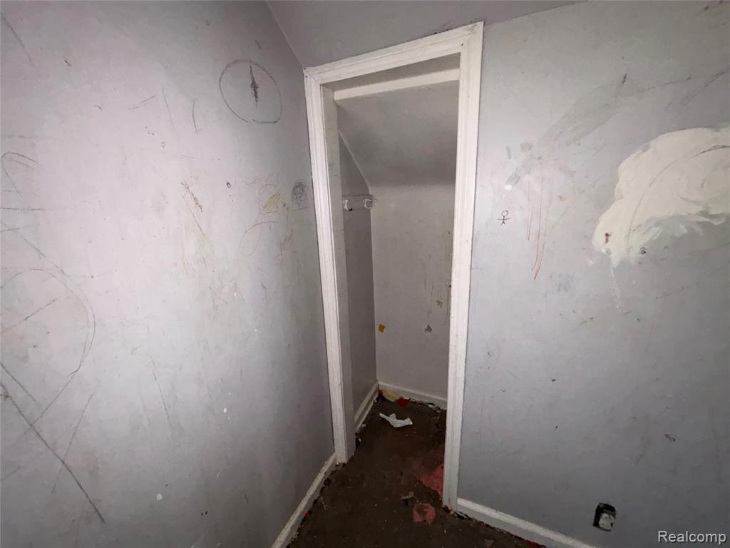 7647 Greenview Avenue, Detroit, MI 48228 — Photo 33