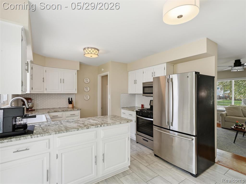 30728 Whittier Avenue, Madison Heights, MI 48071 — Photo 8