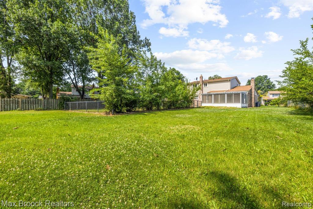 5718 Marble Drive, Troy, MI 48085 — Photo 27