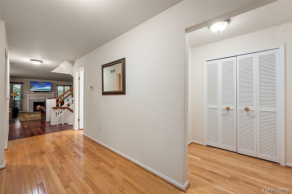 968 Golfview Court, Rochester Hills, MI 48307 — Photo 6
