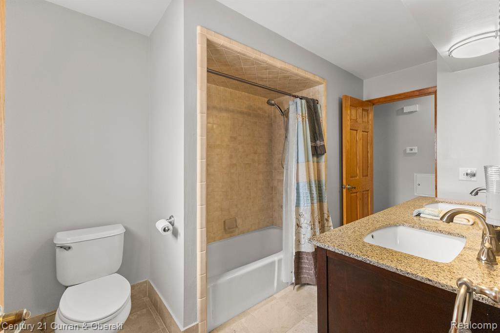 4051 JOHNSON Drive, Sterling Heights, MI 48310 — Photo 23