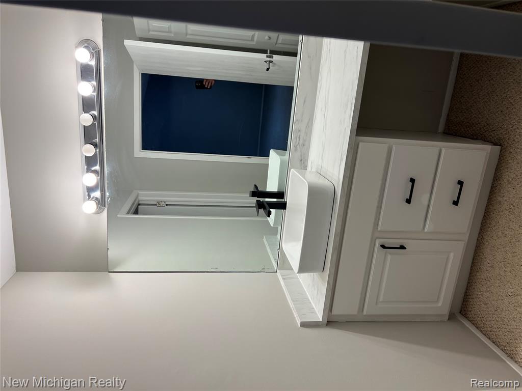 5658 DRAKE HOLLOW Drive E, West Bloomfield, MI — Photo 24