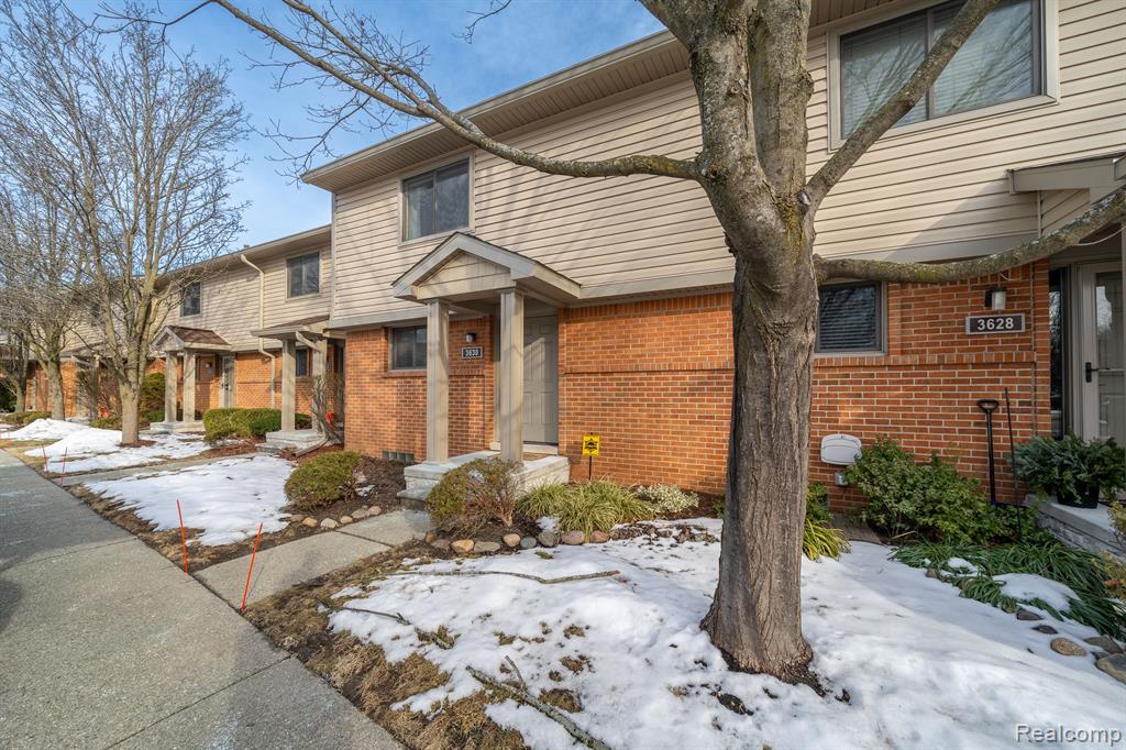 3630 OLD CREEK Road, Troy, MI 48084 — Photo 2