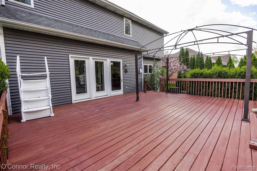 910 Hunter Court, Marysville, MI 48040 — Photo 36
