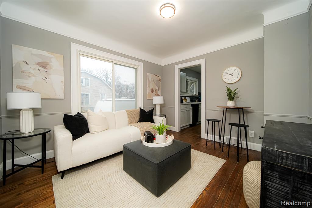 74 W BERNHARD Avenue, Hazel Park, MI 48030 — Photo 9