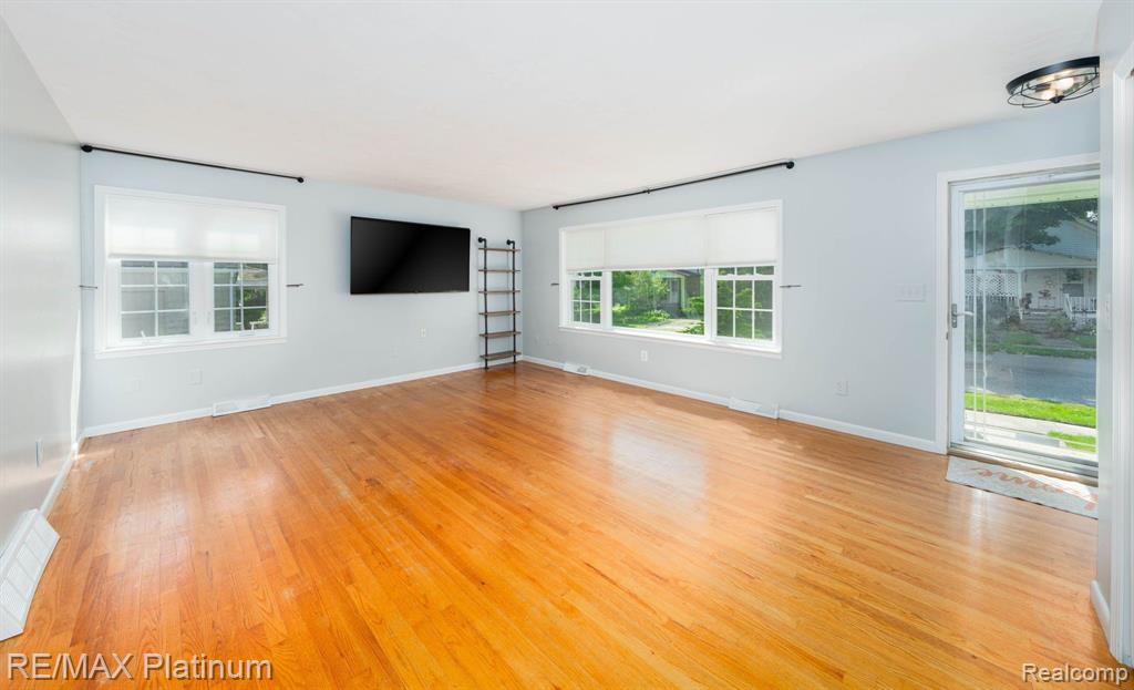 303 BRISTOL Street S, Almont, MI 48003 — Photo 12