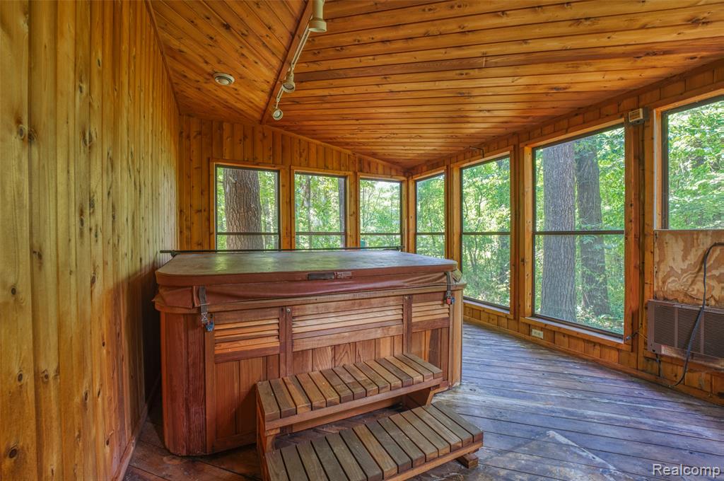 8800 Evergreen Road, Brighton, MI 48116 — Photo 11