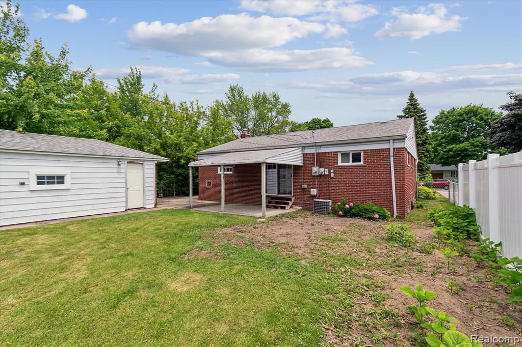 8242 MONROE Boulevard, Taylor, MI 48180 — Photo 28