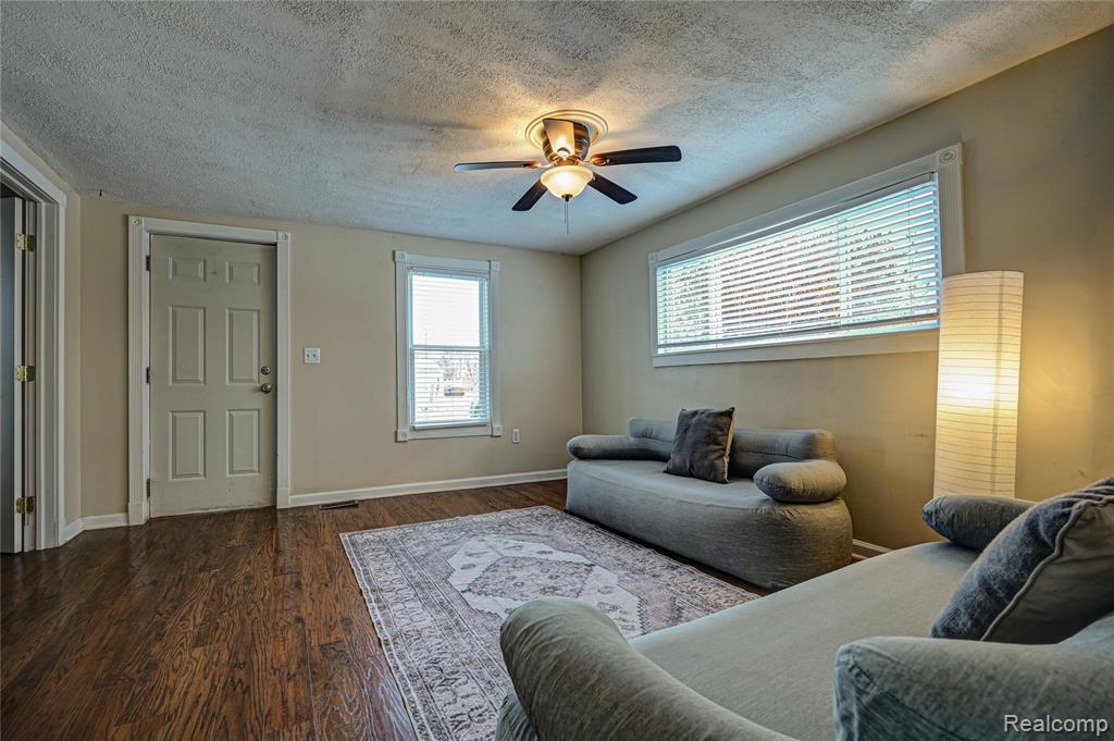 969 Dunreath Street, Walled Lake, MI 48390 — Photo 6