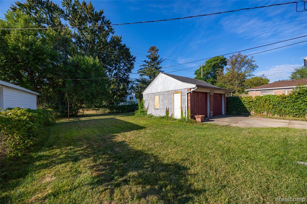 8420 Warren Boulevard, Center Line, MI 48015 — Photo 24