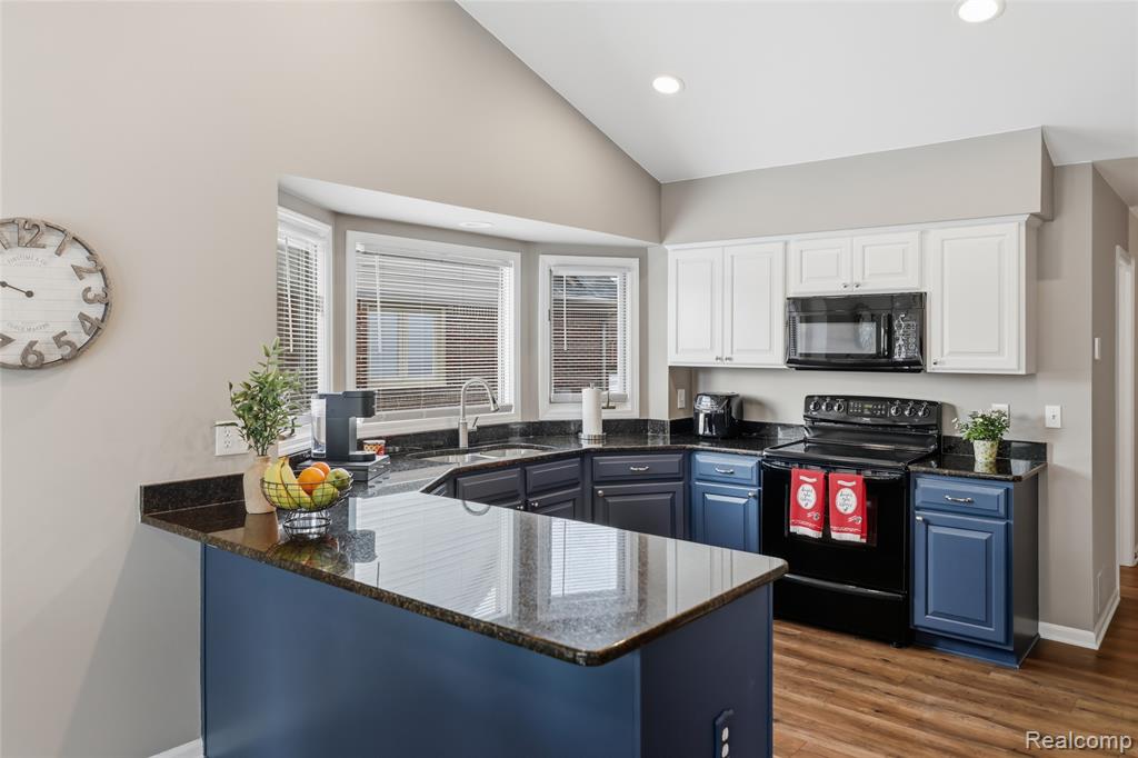 48274 Beacon Square Drive, Macomb, MI 48044 — Photo 17