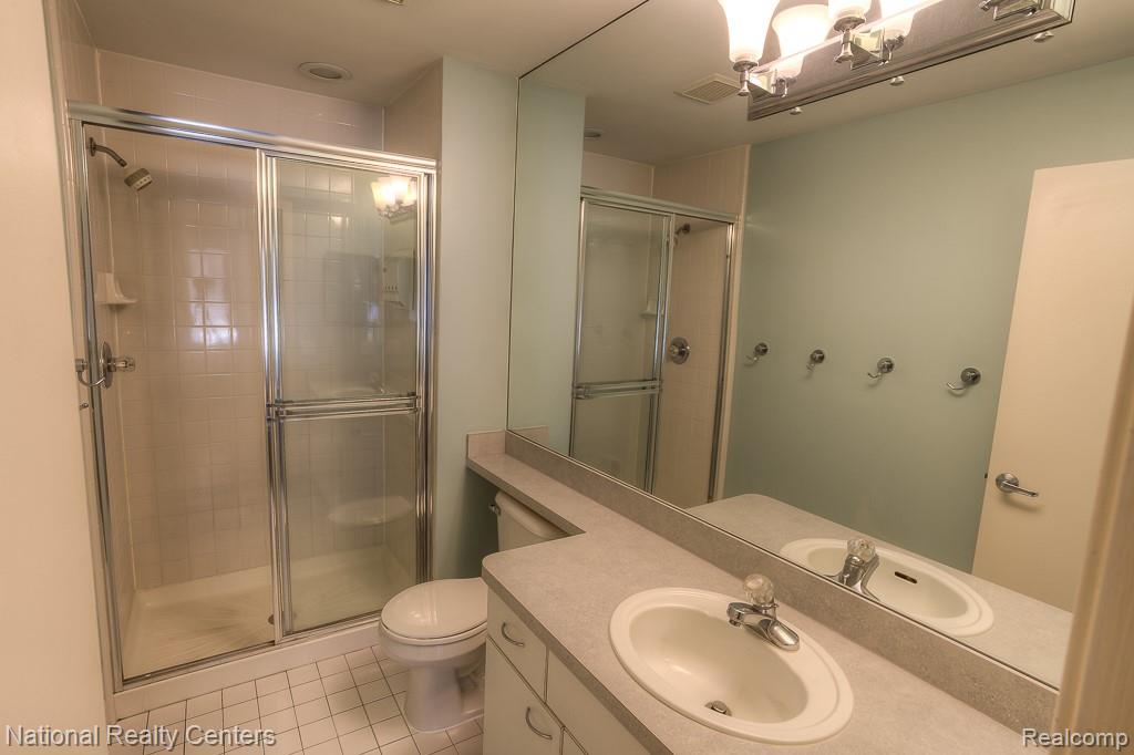 44800 Bayview Drive, Novi, MI — Photo 20