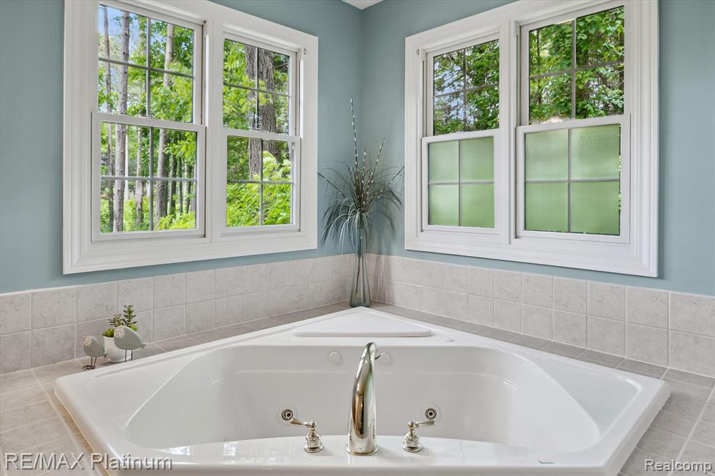 8257 Abalone Way, Pinckney, MI 48169 — Photo 38