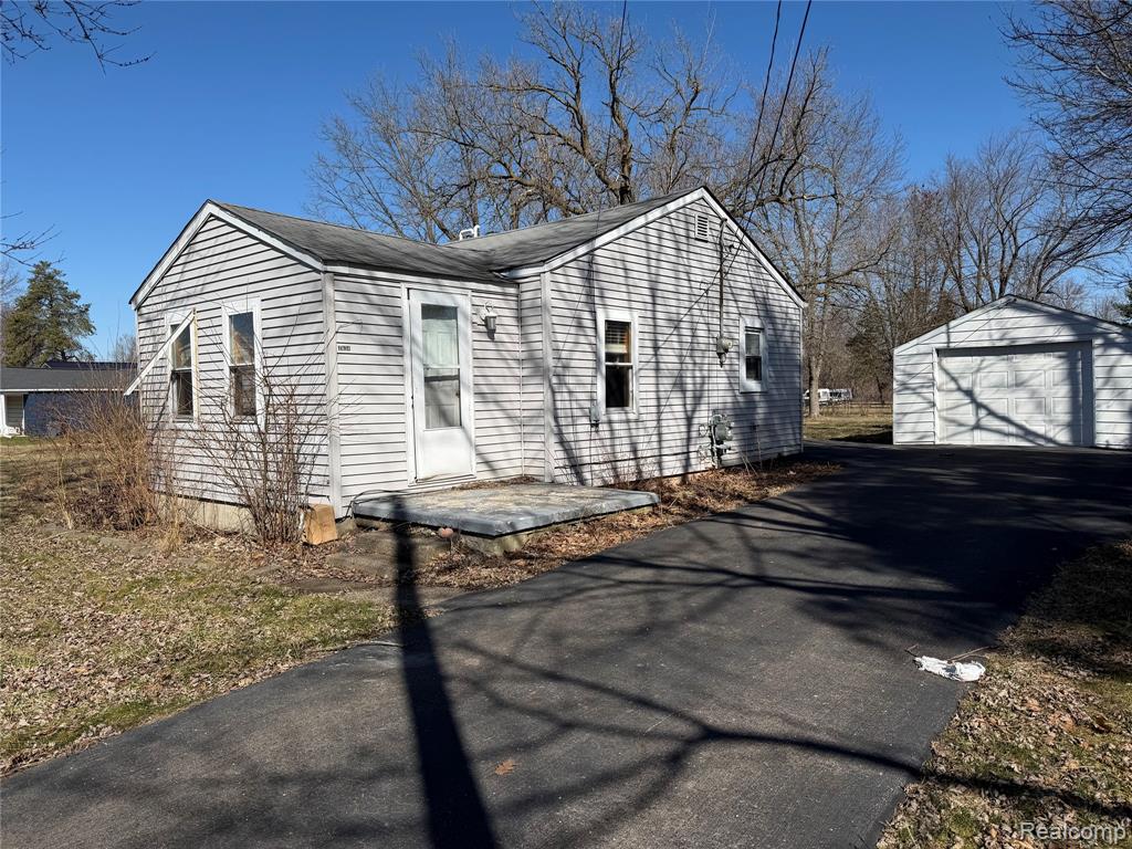 1038 W Pine Avenue, Mount Morris, MI 48458 — Photo 2