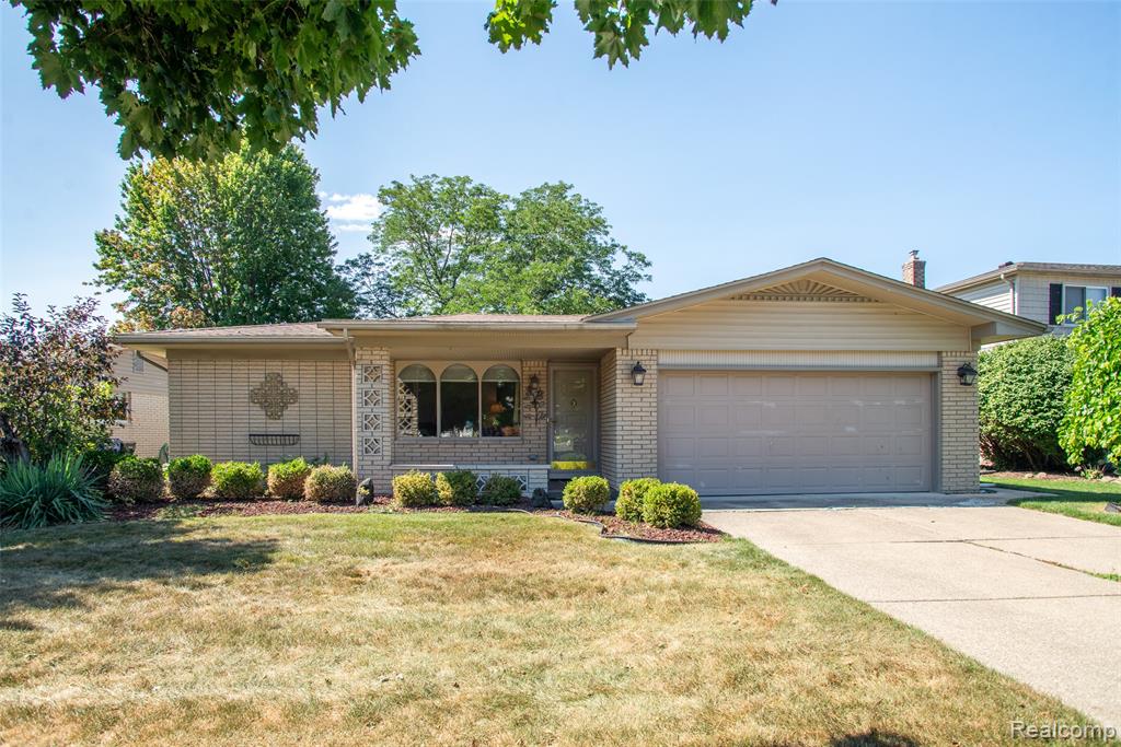 42929 Versailles Road, Canton, MI 48187