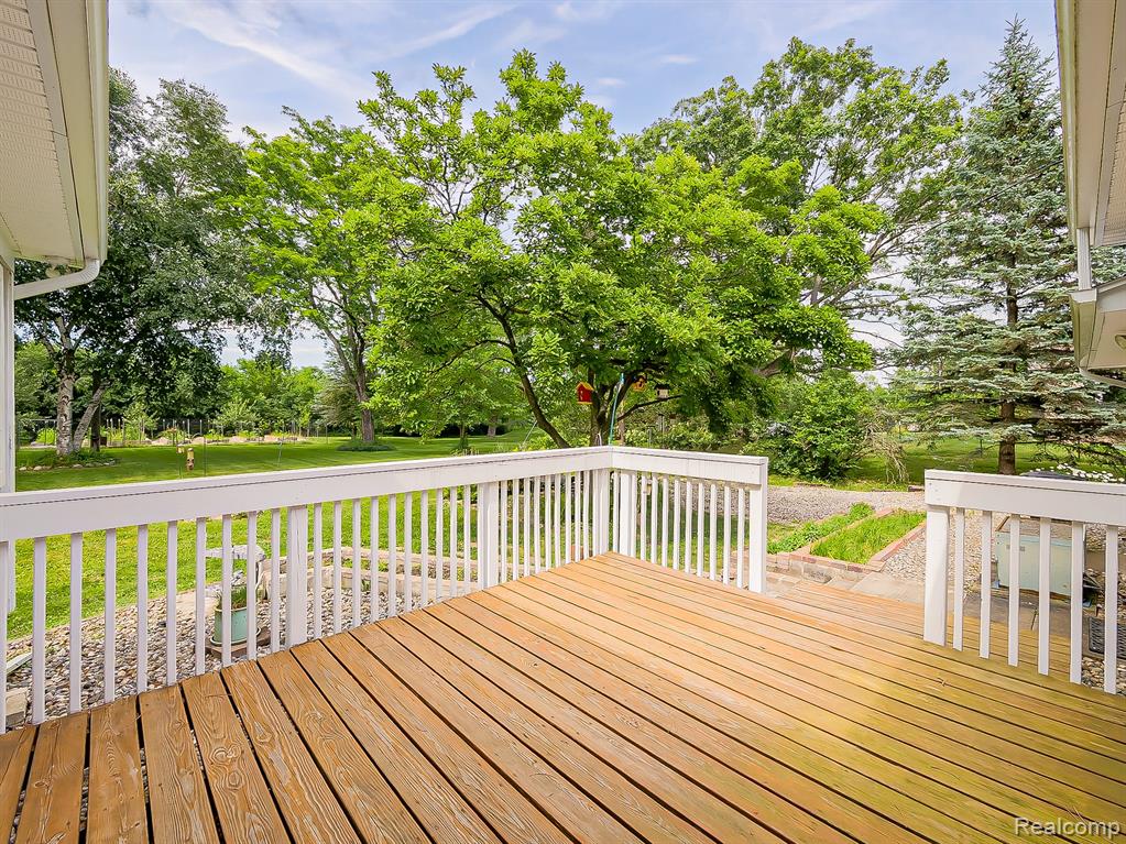 52010 11 Mile Road, South Lyon, MI 48178 — Photo 29