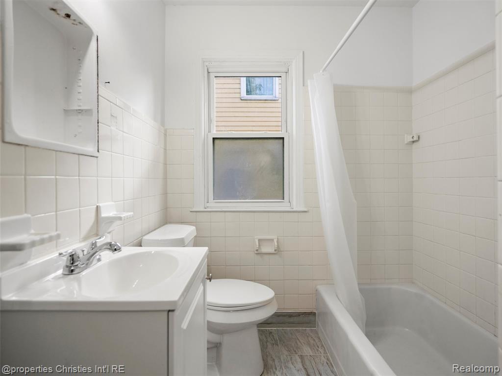 8770 Leroy Street, Oak Park, MI 48237 — Photo 15