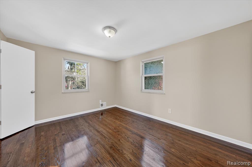 16844 Shaftsbury Avenue, Detroit, MI 48219 — Photo 20