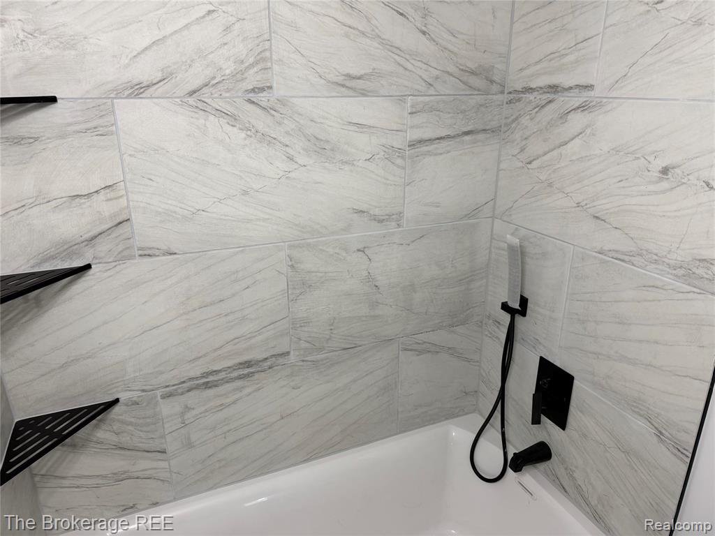 4249 Calkins Road, Flint, MI 48532 — Photo 9