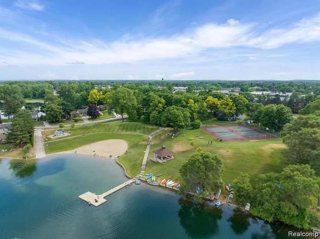 707 BAY POINTE Drive, Oxford, MI 48371 — Photo 56