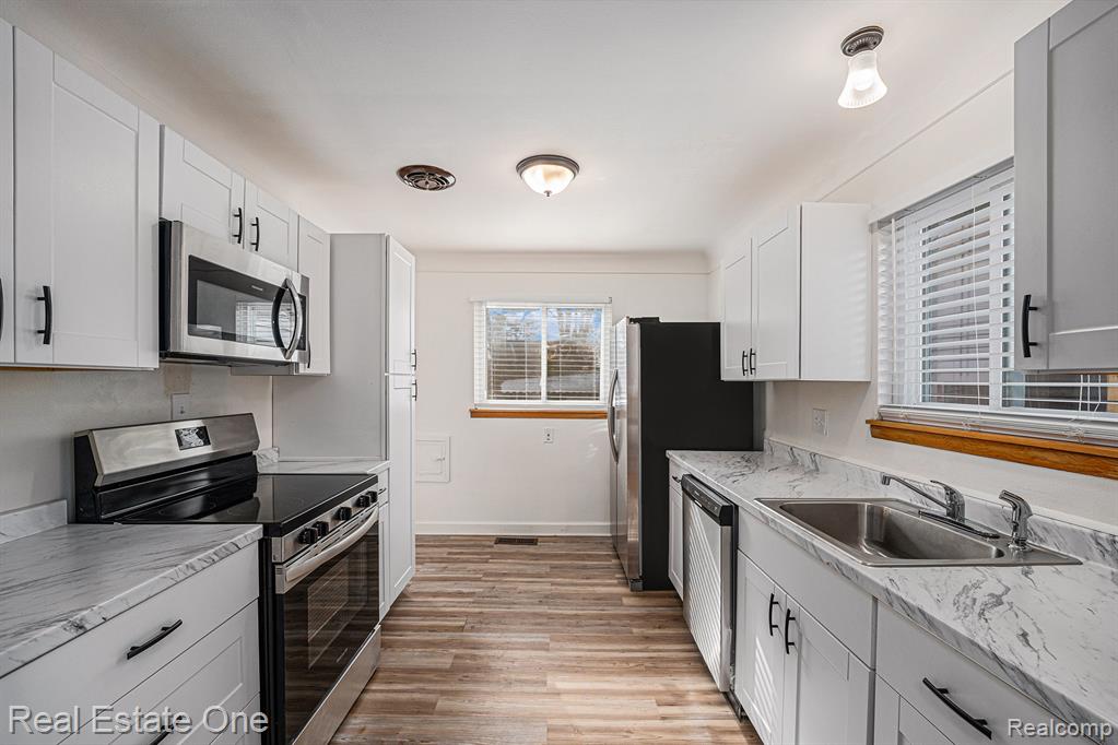 31941 Kathryn Street, Garden City, MI — Photo 8