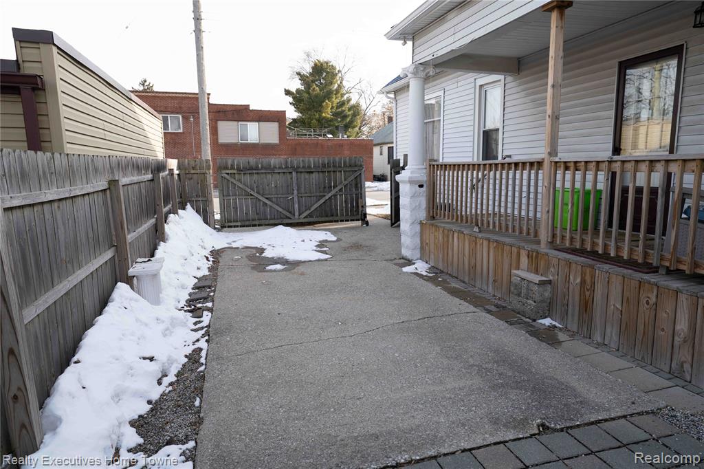 1409 Kearney Street, Port Huron, MI 48060 — Photo 3