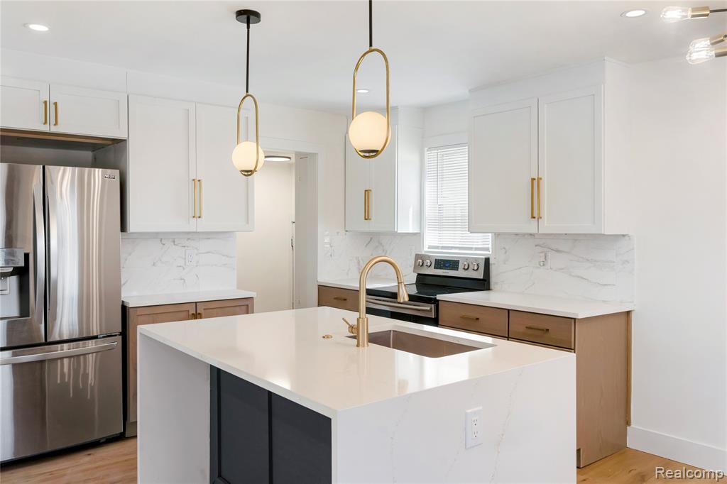 24220 Cloverlawn Street, Oak Park, MI 48237 — Photo 13