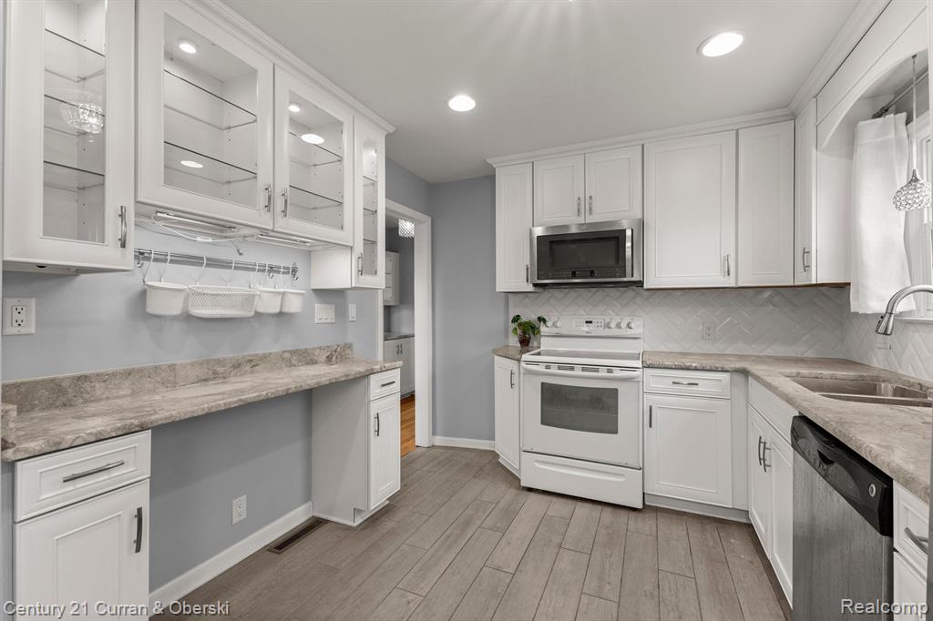 4615 MANDALAY Avenue, Royal Oak, MI 48073 — Photo 21