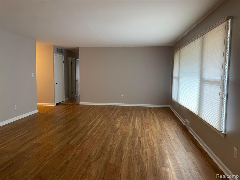 5035 S CLUNBURY Road, West Bloomfield, MI — Photo 3