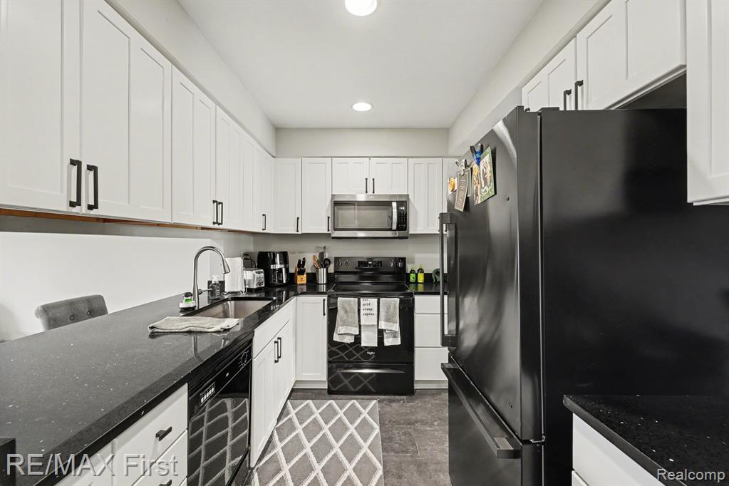31120 Hunters Drive, 98, Farmington, MI 48334 — Photo 9