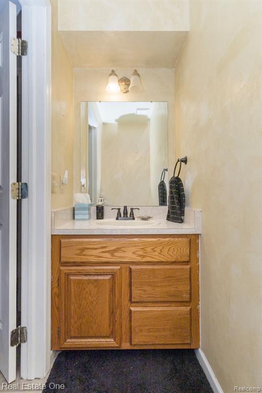 678 SUMMIT RIDGE Drive, Milford, MI 48381 — Photo 13