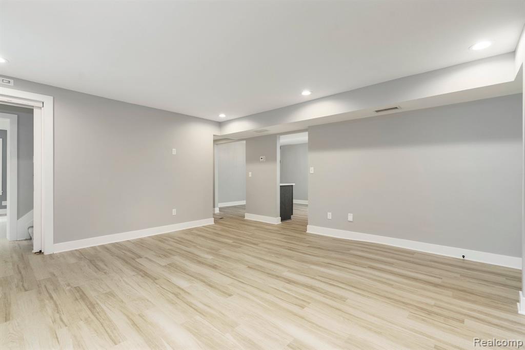 3246 MILLWALL Avenue, Keego Harbor, MI 48320 — Photo 17