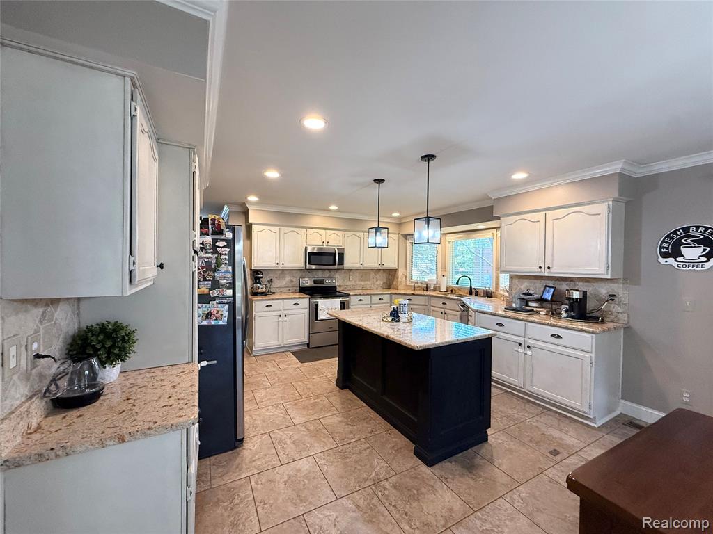 46557 Glen Pointe Drive, Utica, MI 48315 — Photo 17