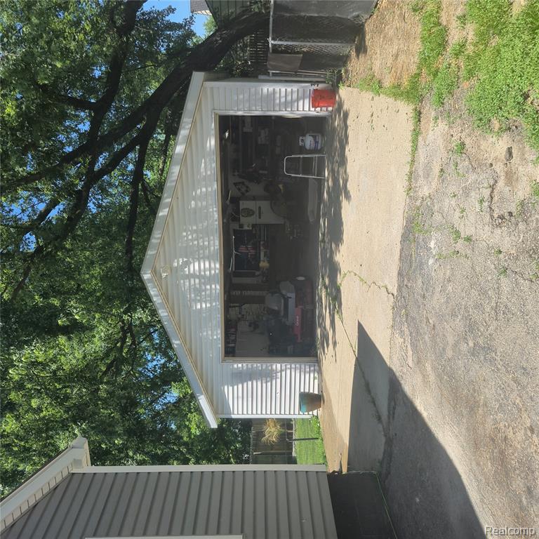 822 Crawford Street, Flint, MI 48507 — Photo 9