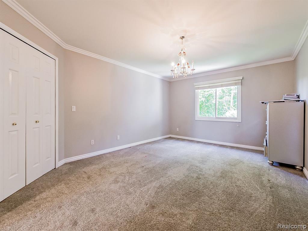 5570 HAMPSHIRE Drive, West Bloomfield, MI — Photo 37