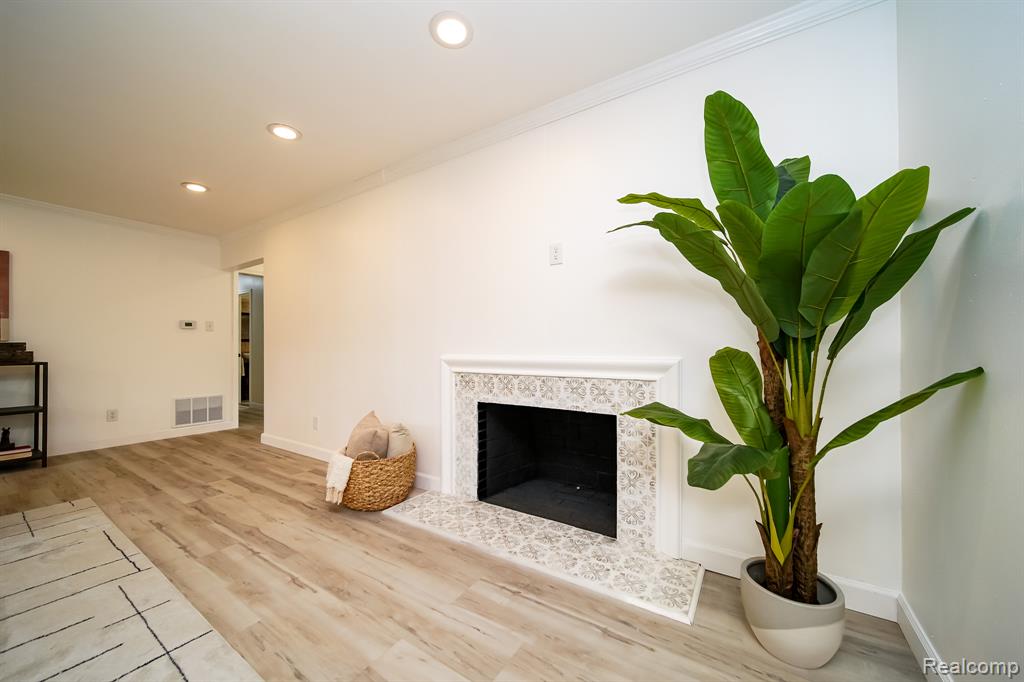 19041 Bungalow Drive, Lathrup Village, MI 48076 — Photo 16