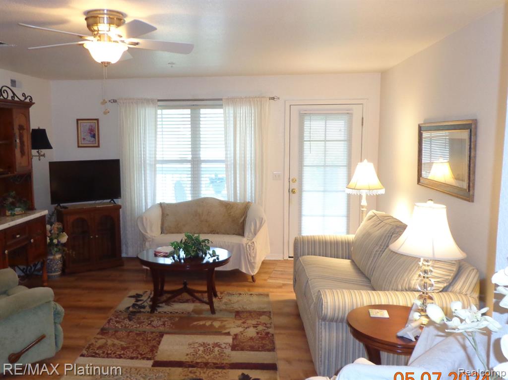 620 CURZON Court, 102, Howell, MI 48843 — Photo 7