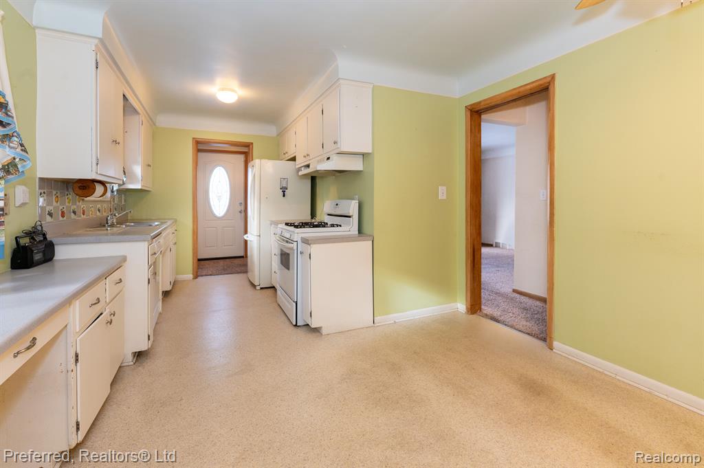4565 UNIVERSAL Street, Dearborn Heights, MI 48125 — Photo 9