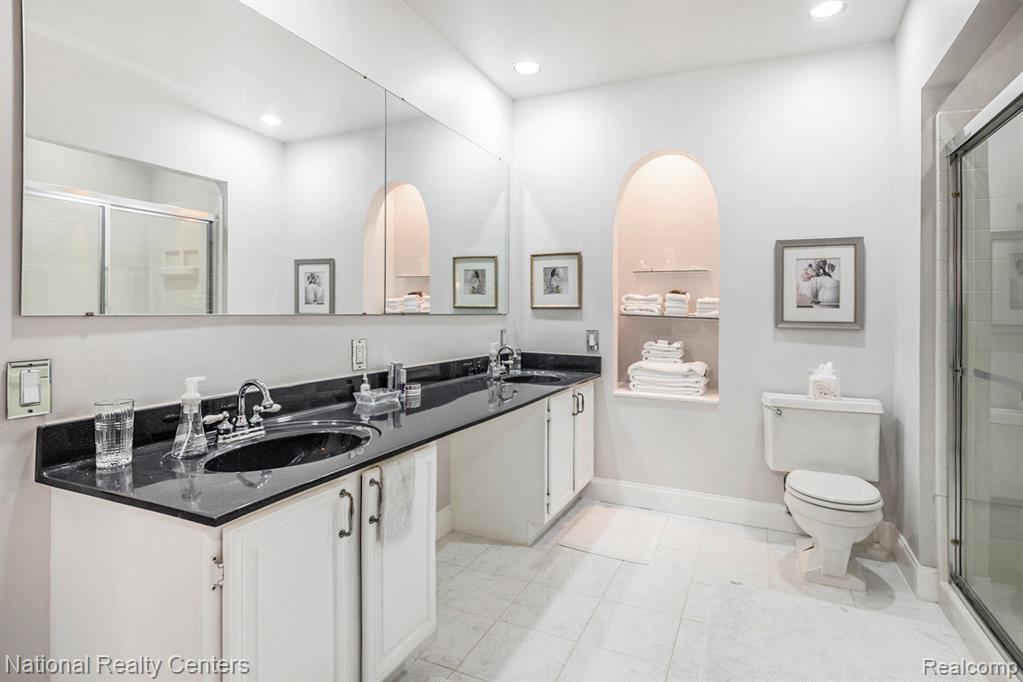 5049 Langlewood Drive, West Bloomfield, MI — Photo 22