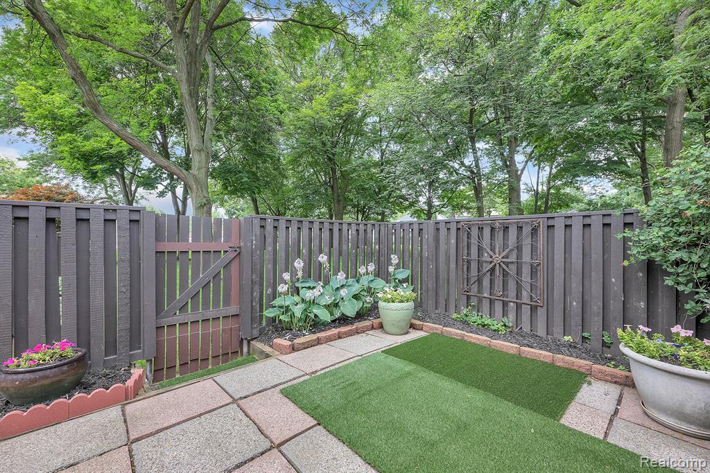 1963 WICKHAM Street, Royal Oak, MI 48073 — Photo 19