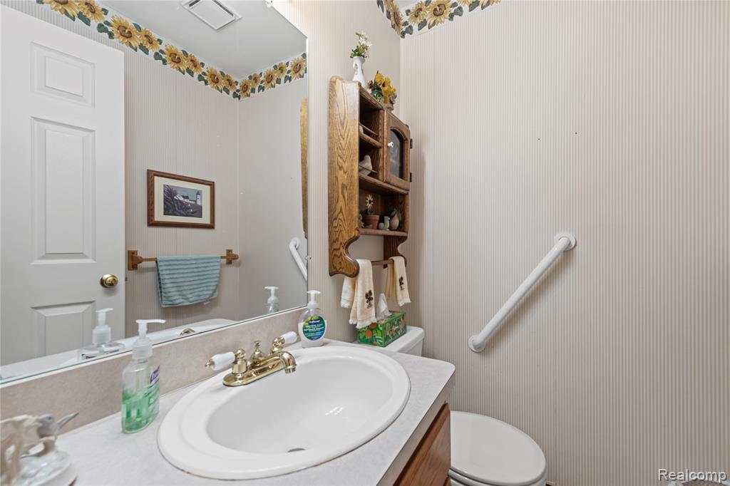 4660 Royal Cove Drive, 5, Utica, MI 48316 — Photo 6