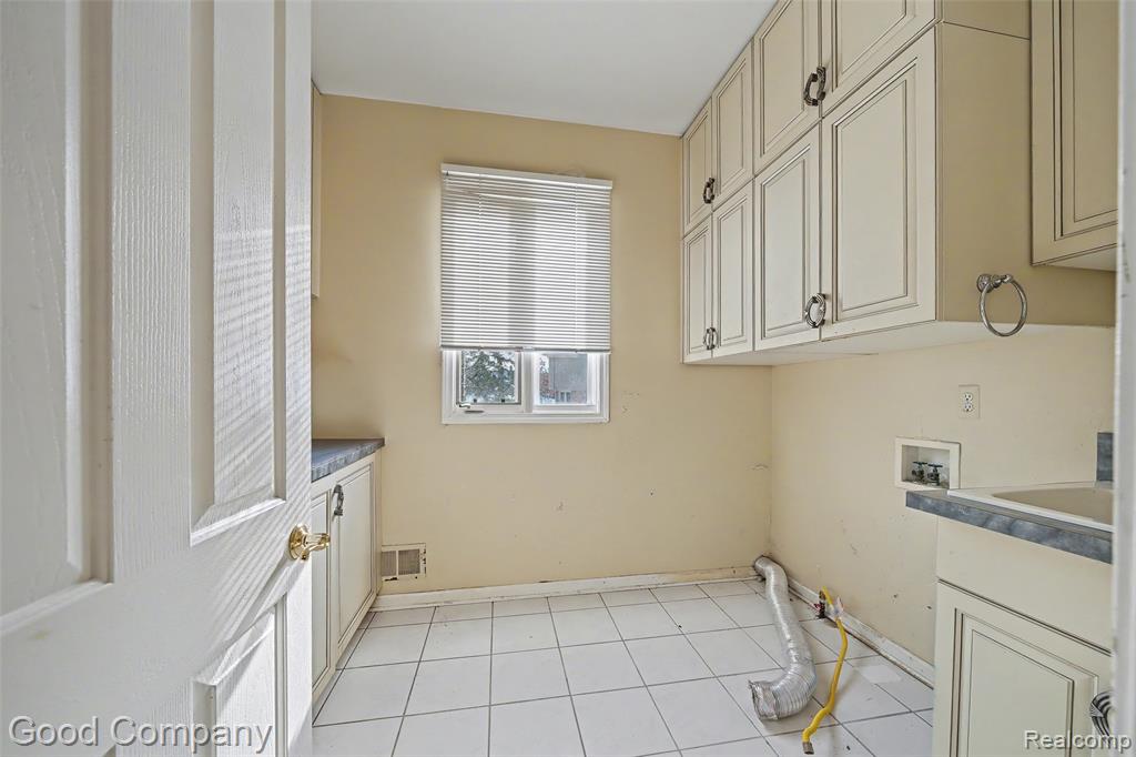 41714 Dukesbury Court, Novi, MI — Photo 15