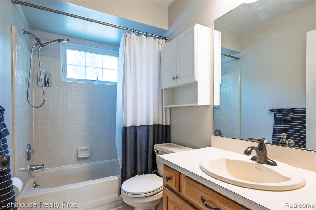 6713 Cheddar Valley Drive, Brighton, MI 48116 — Photo 22