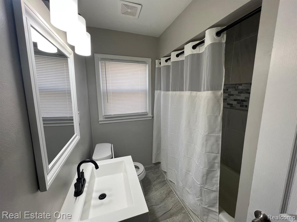 916 STEWART Avenue, Lincoln Park, MI 48146 — Photo 20