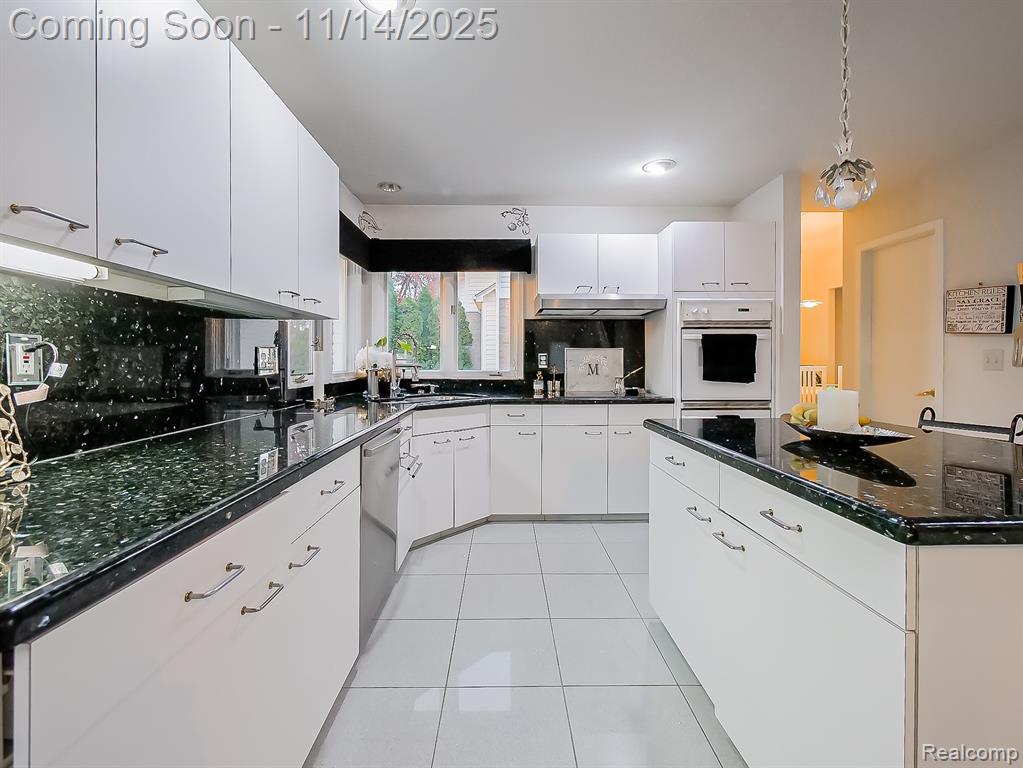 7359 Woodlore Drive, West Bloomfield, MI 48323 — Photo 2