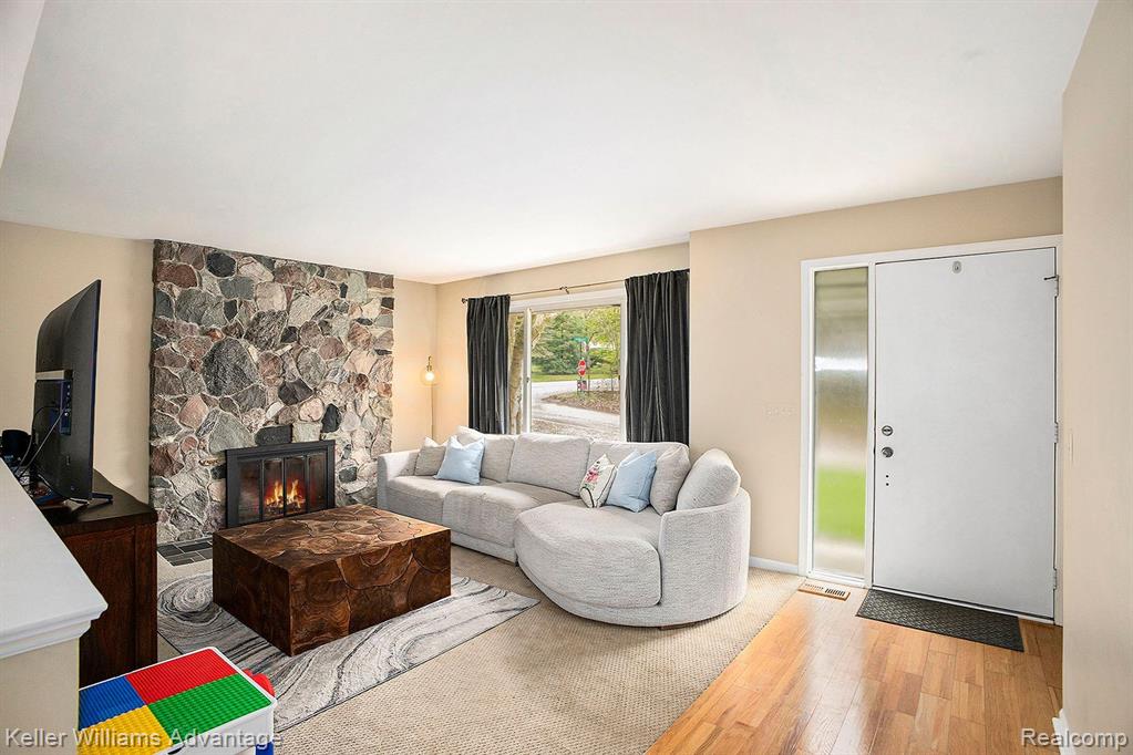 7315 Northdale Drive, Brighton, MI 48116 — Photo 2