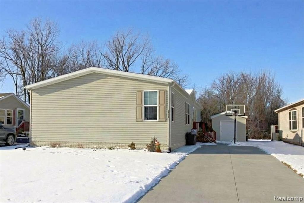 29400 Meadow, Gibraltar, MI — front exterior