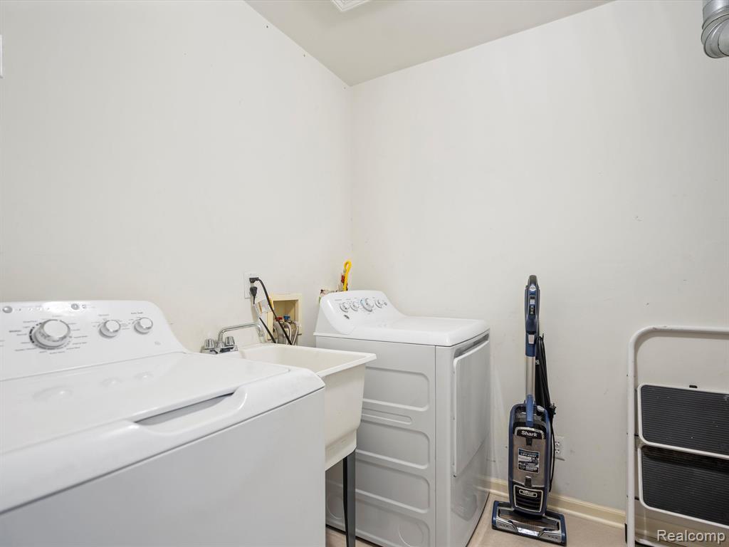 23050 FAIRLANE Boulevard, B 16, Woodhaven, MI 48183 — Photo 20